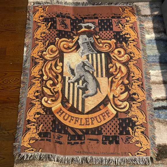 Other - Harry Potter Hufflepuff Crest Throw Blanket